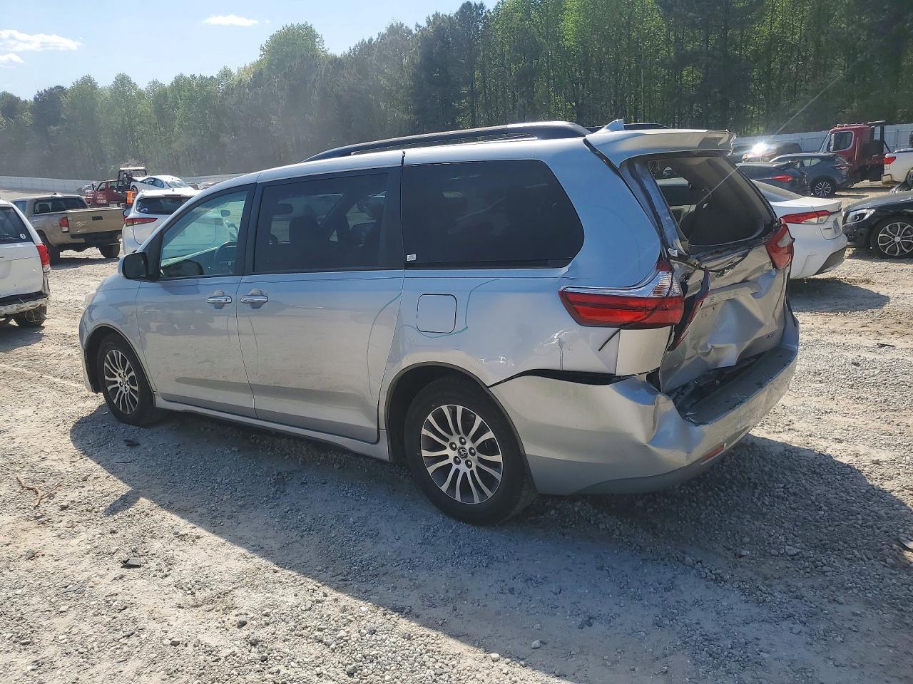 2019 Toyota Sienna Xle 8-Passenger - Фото 2