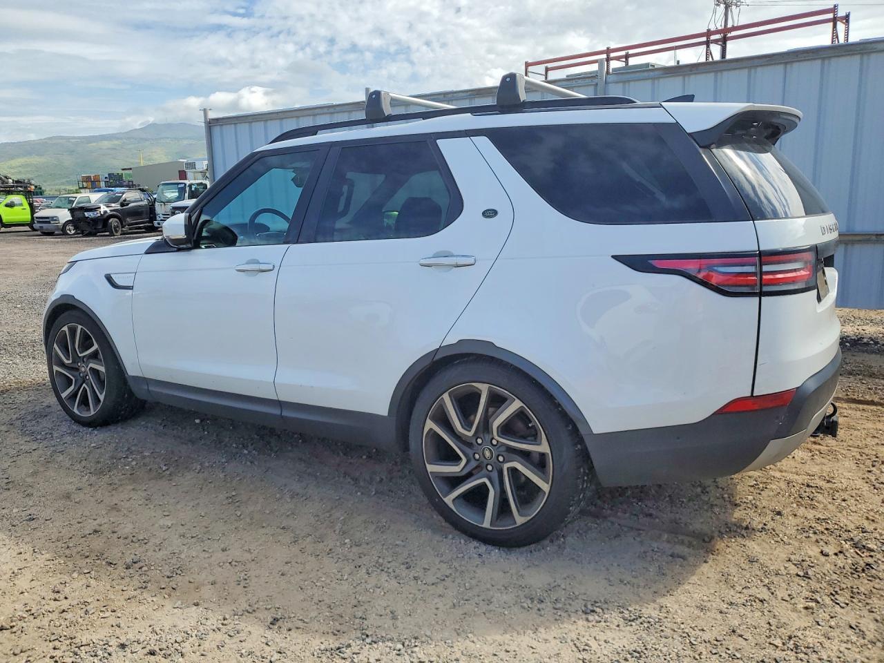 2018 Lndr Discovery Hse Luxury - Фото 2