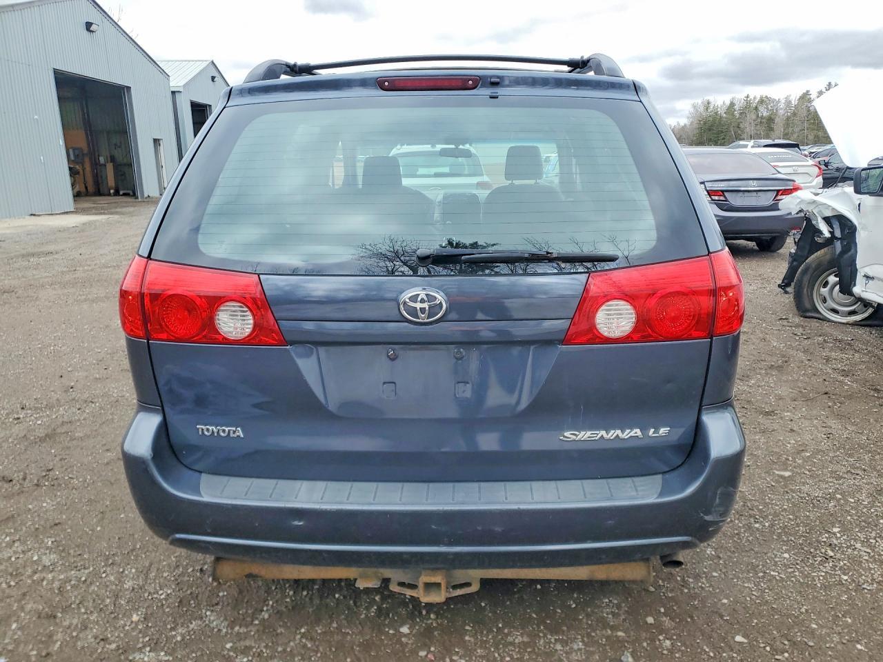 2009 Toyota Sienna Ce 7-Passenger - Фото 6