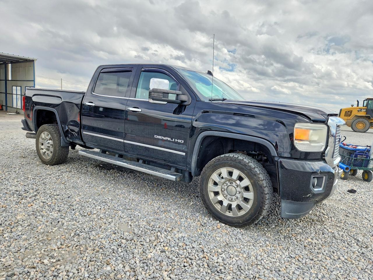 2015 GMC Sierra K2500 Denali - Image 4