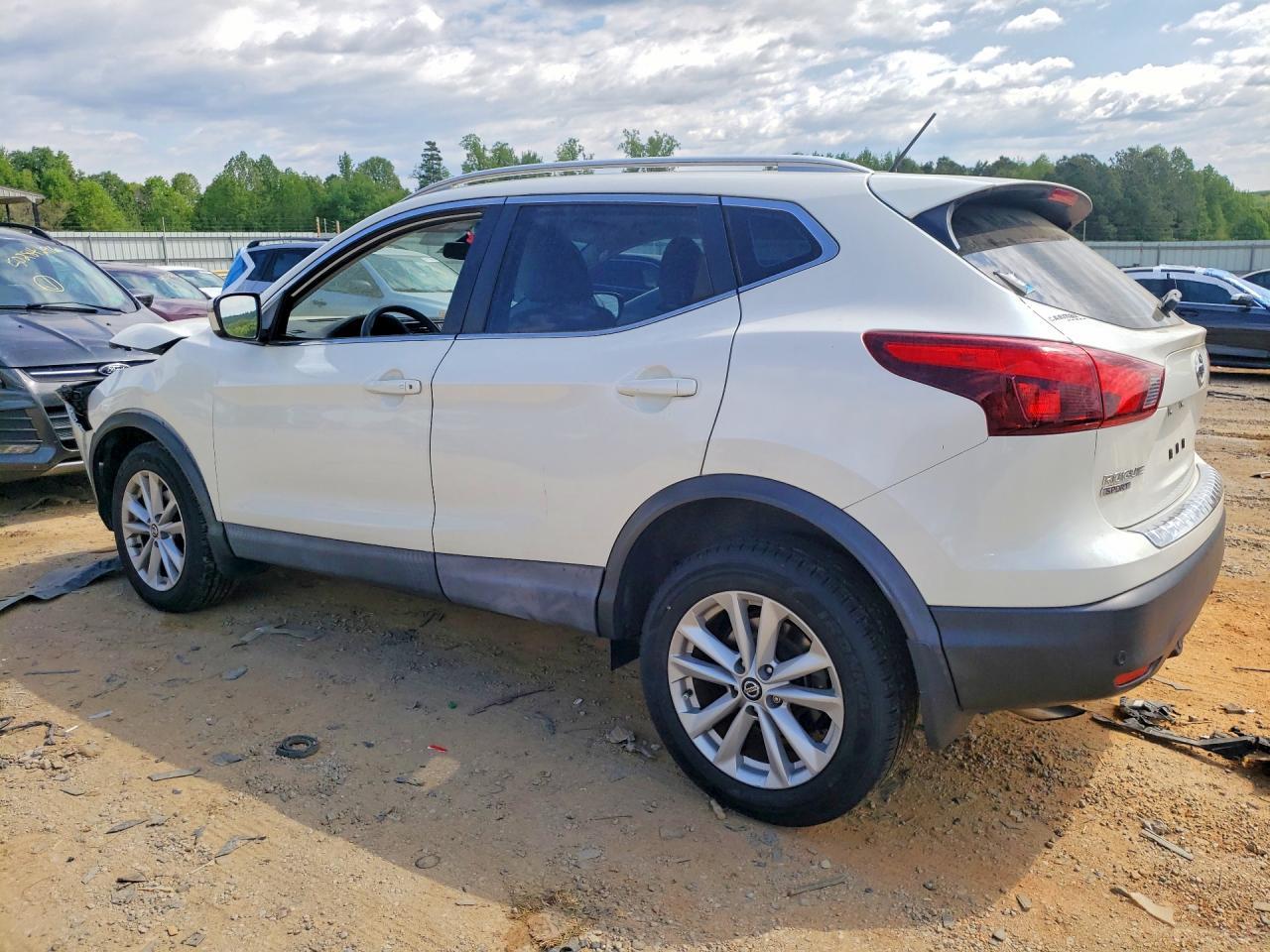 2019 Nissan Rogue Sport Sv - Image 2