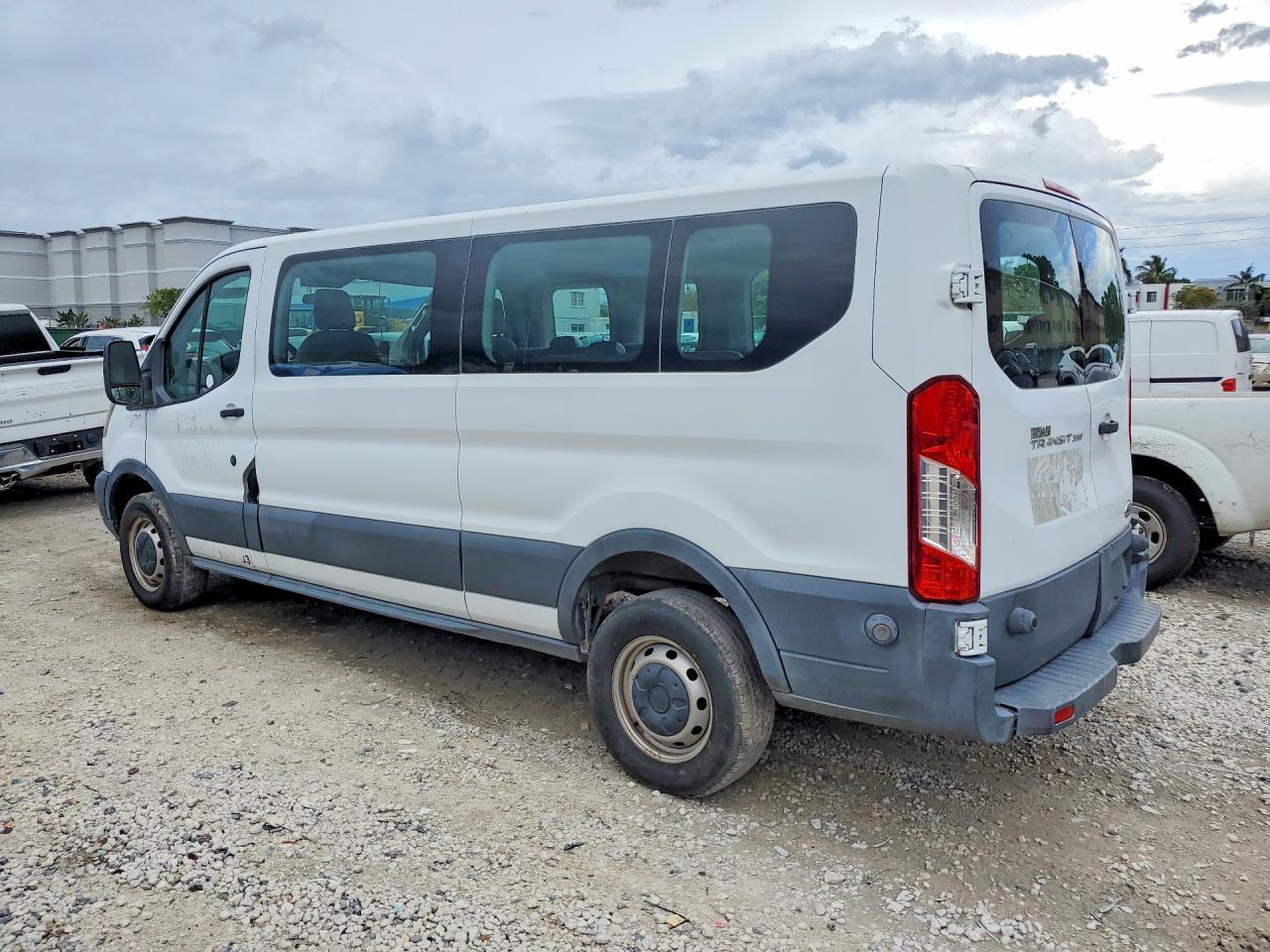 2015 Ford Transit T-350 - Фото 2