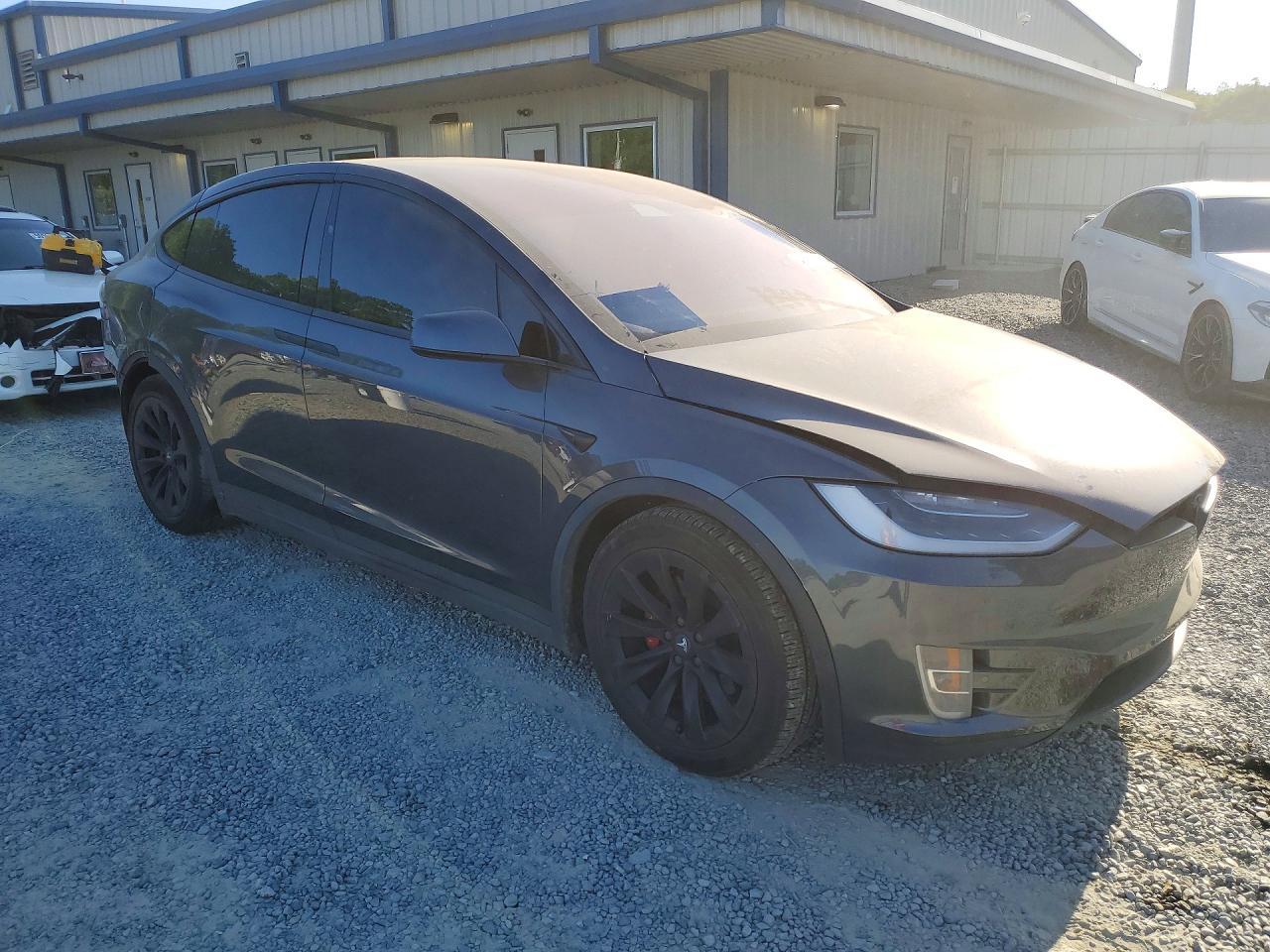 2018 Tesla Model X - Фото 4