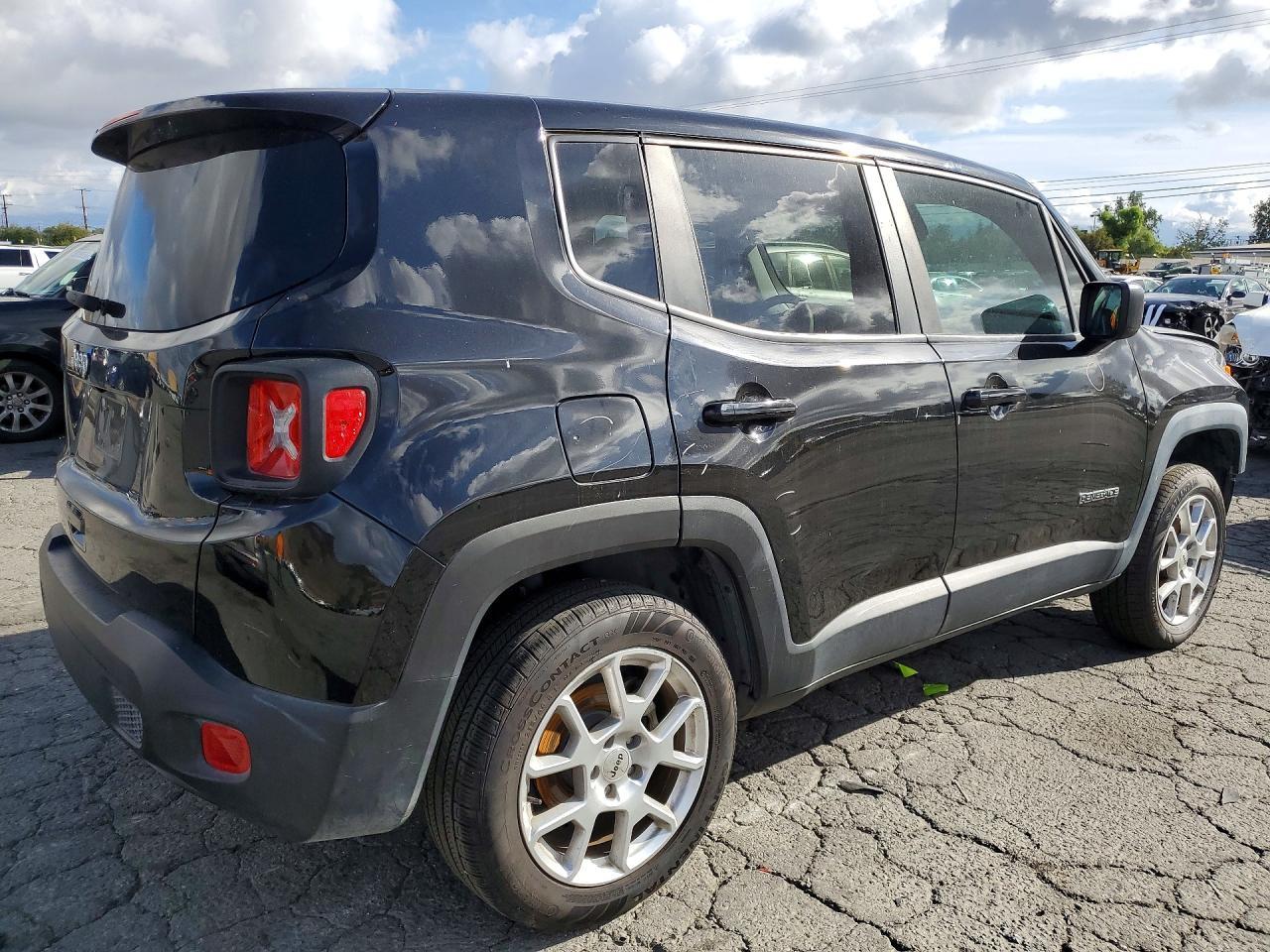 2023 Jeep Renegade Latitude - Фото 3
