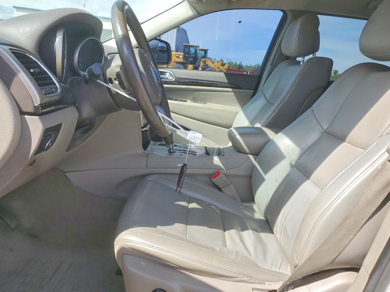 2011 Jeep Grand Cherokee Laredo - Image 7