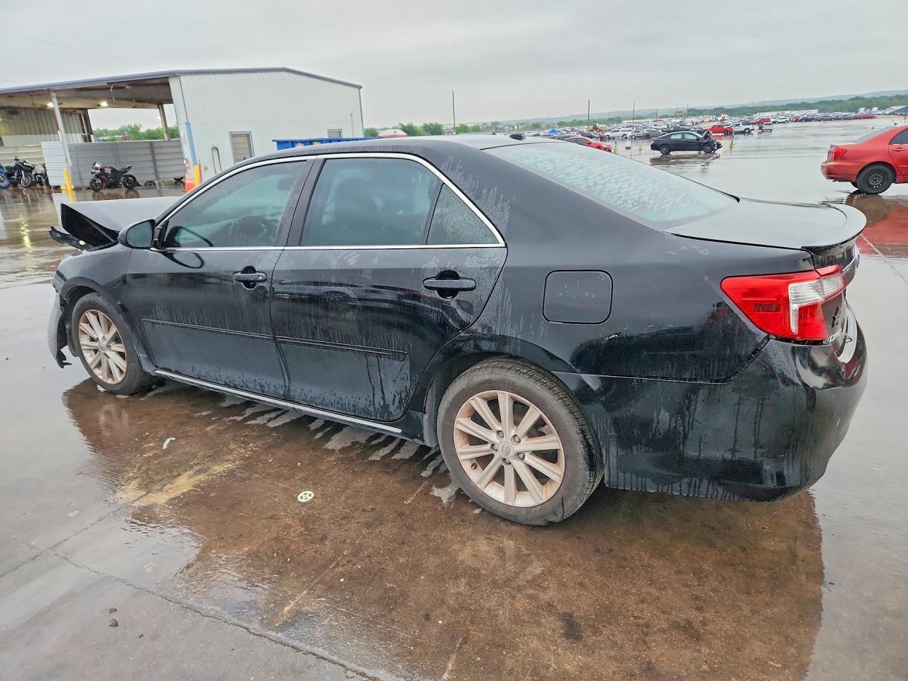 2014 Toyota Camry Xle V6 - Image 2