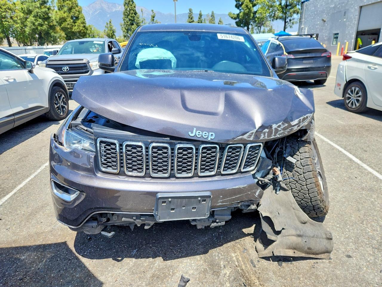 2020 Jeep Grand Cherokee Laredo - Image 5