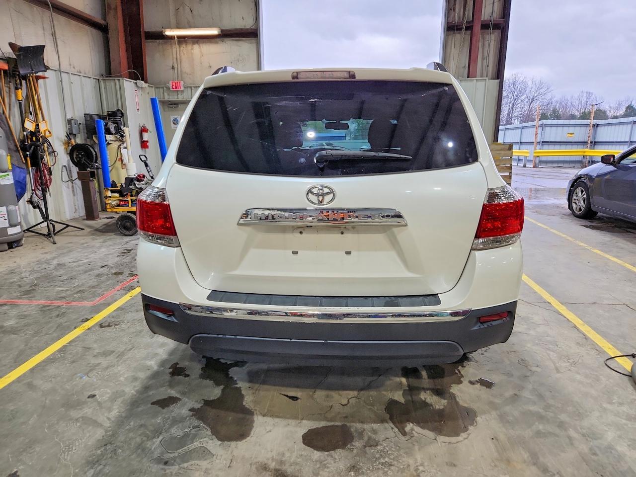 2013 Toyota Highlander Limited - Image 6
