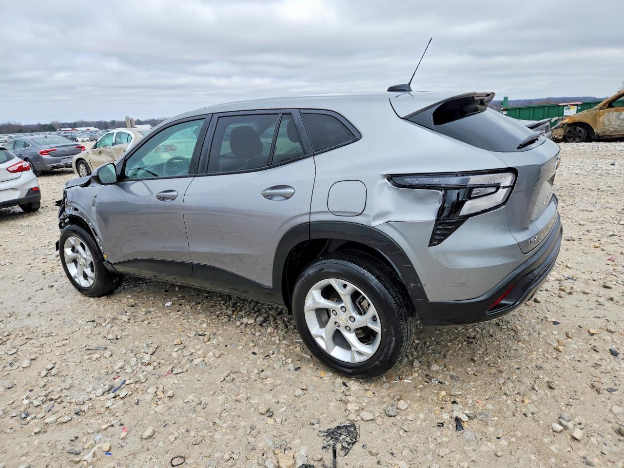 2024 Chevrolet Trax Ls - Фото 2