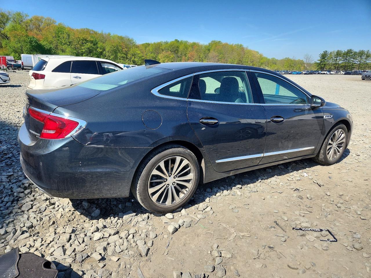 2018 Buick Lacrosse Essence - Image 3
