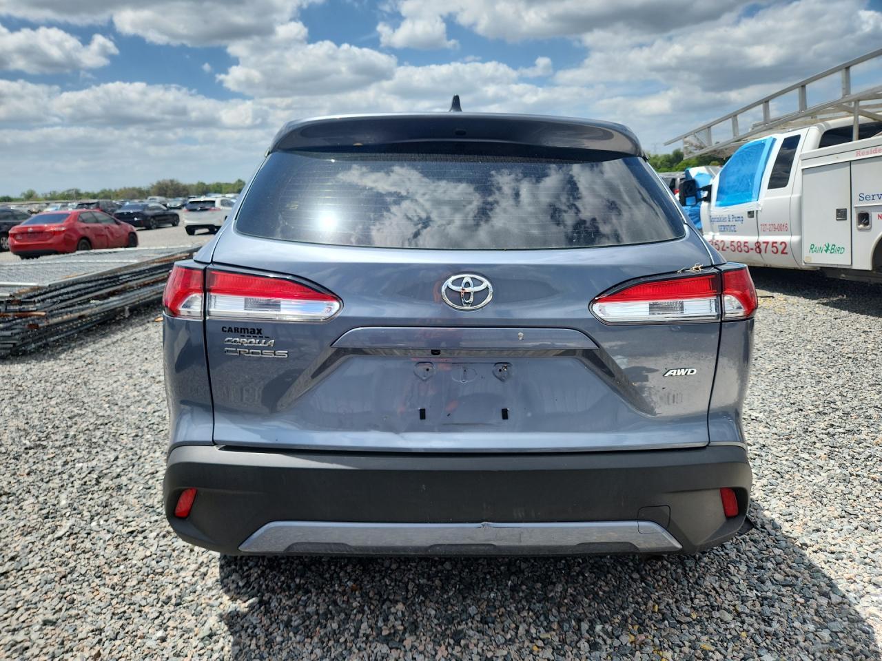 2022 Toyota Corolla Cross L - Image 6