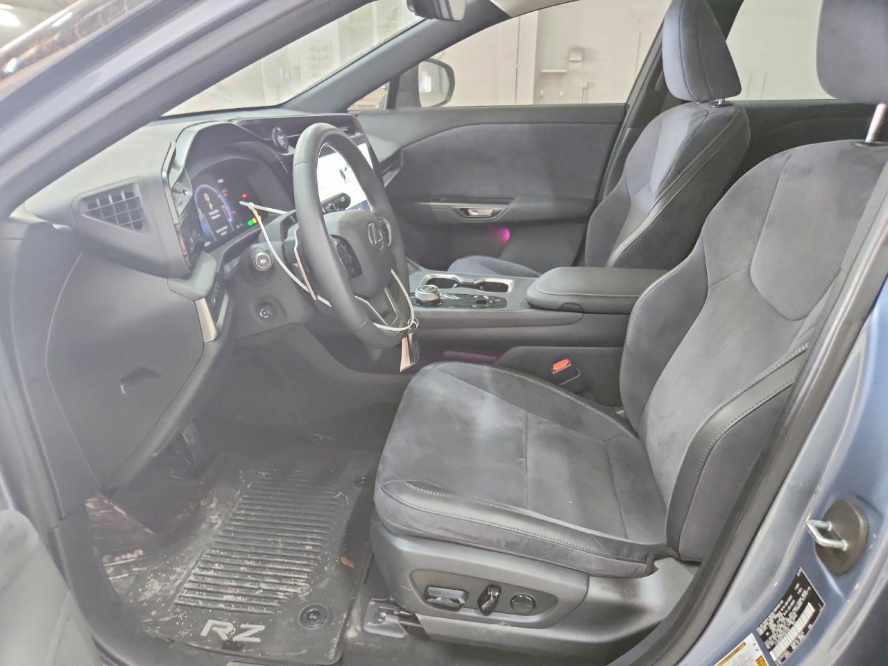 2023 Lexus Rz 450E - Image 7