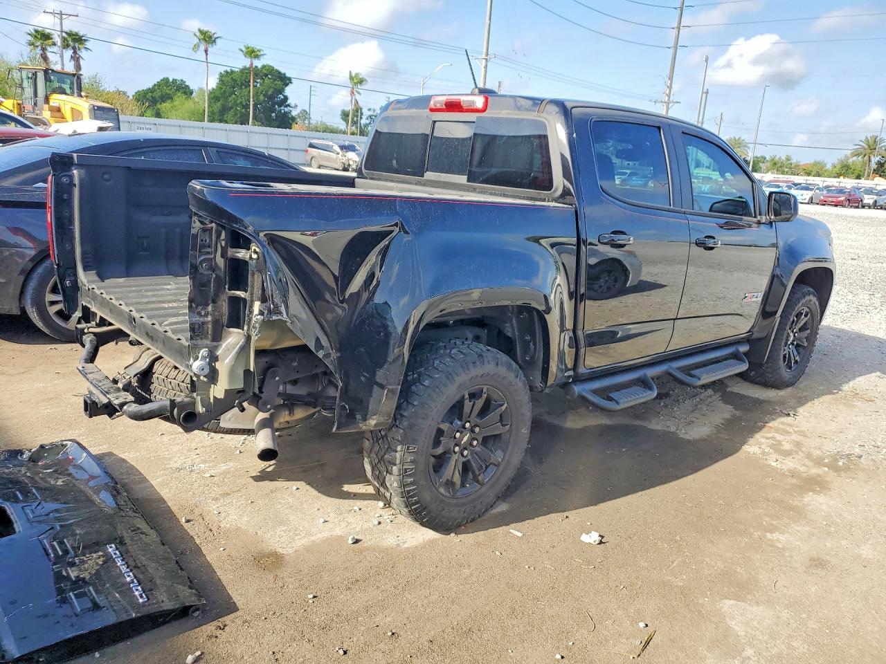 2022 Chevrolet Colorado Z71 - Image 3