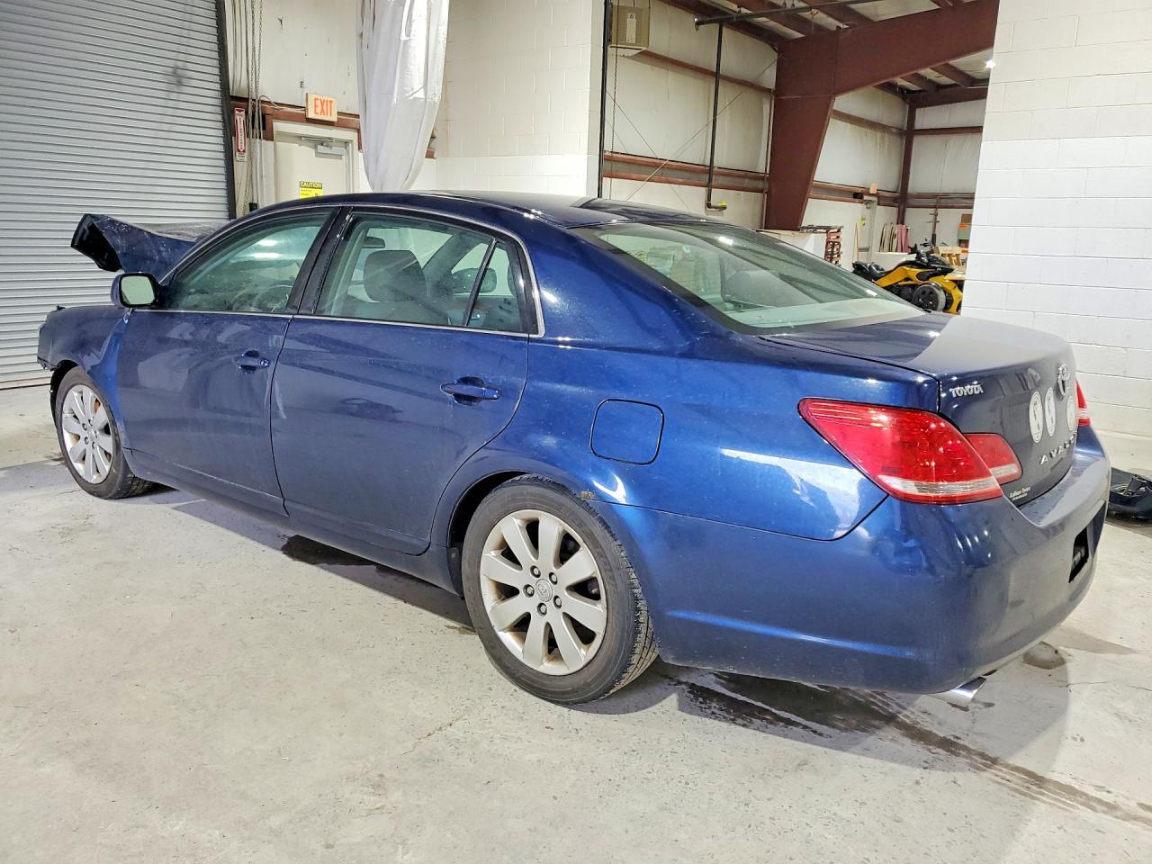 2005 Toyota Avalon Xls - Image 2