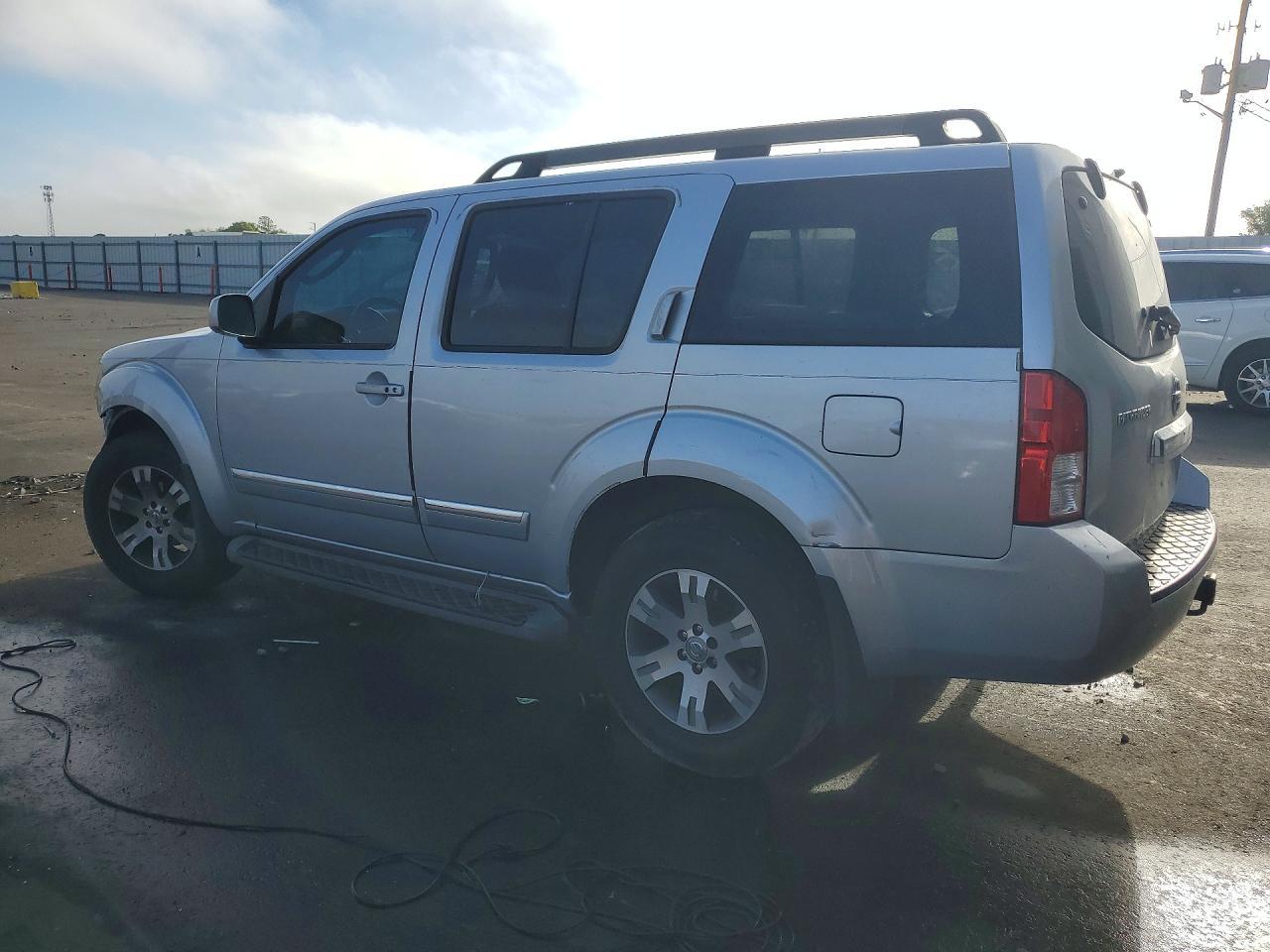 2011 Nissan Pathfinder S - Фото 2