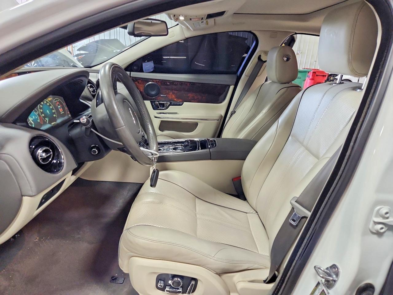 2017 Jaguar Xj - Image 7