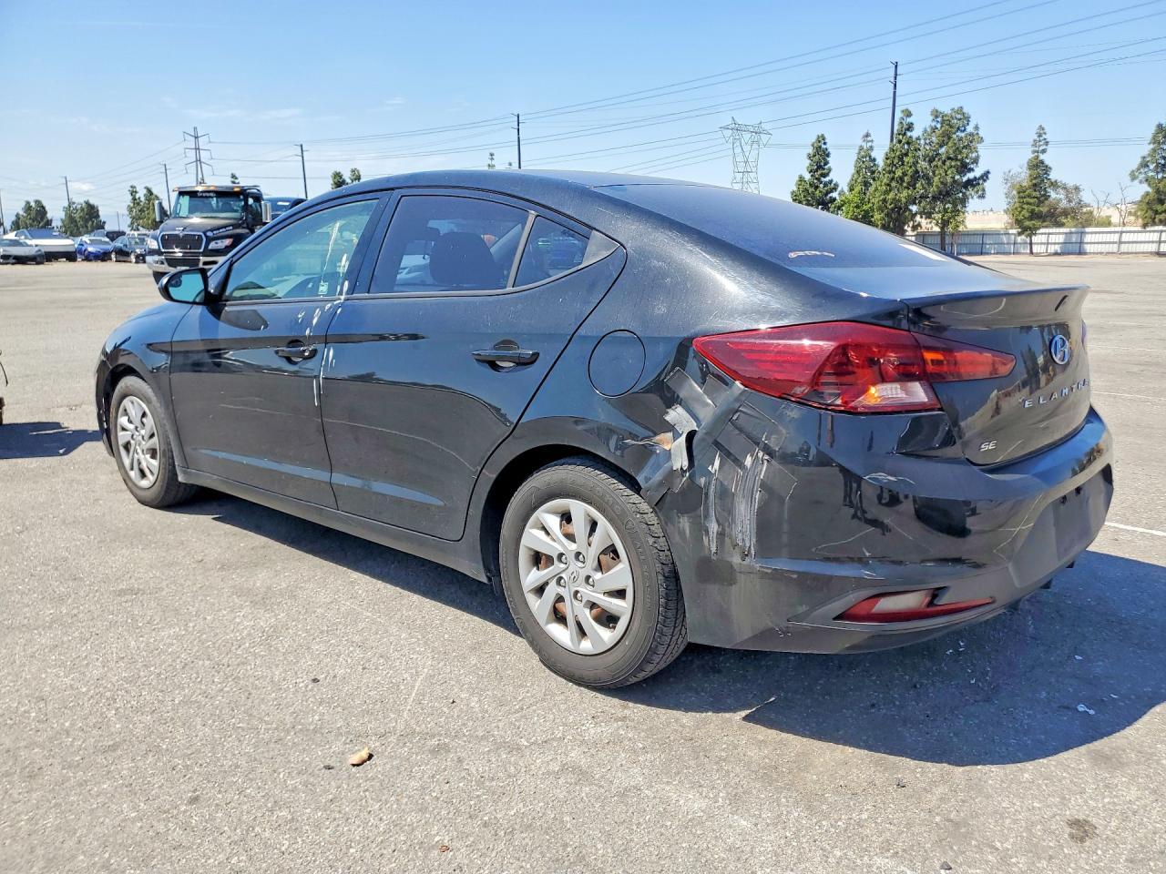 2020 Hyundai Elantra Se - Image 2