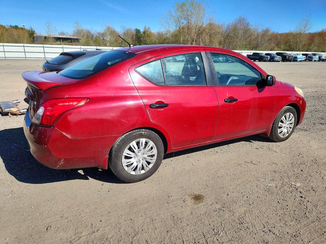 2013 Nissan Versa 1.6 S - Image 3