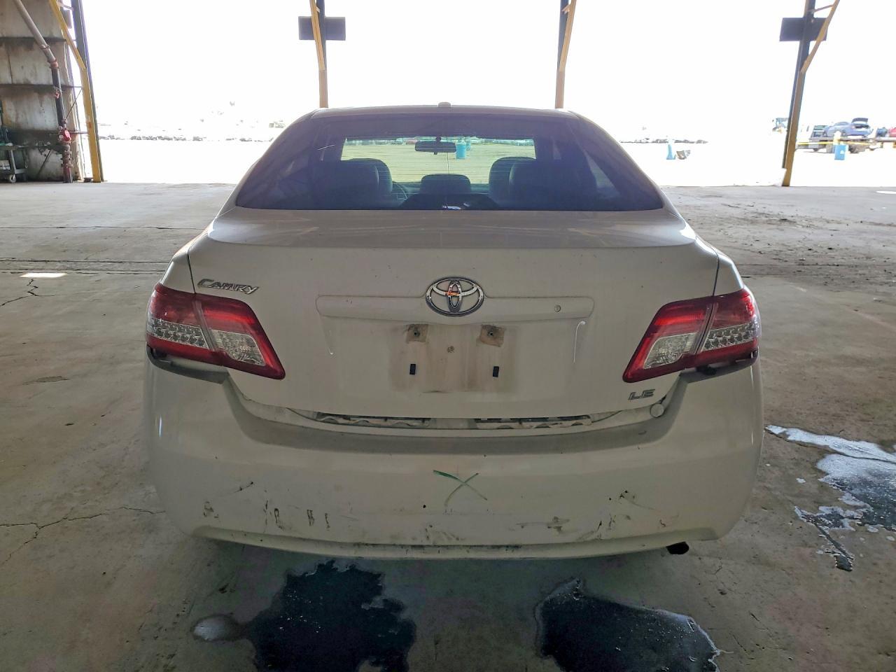 2011 Toyota Camry Le - Фото 6