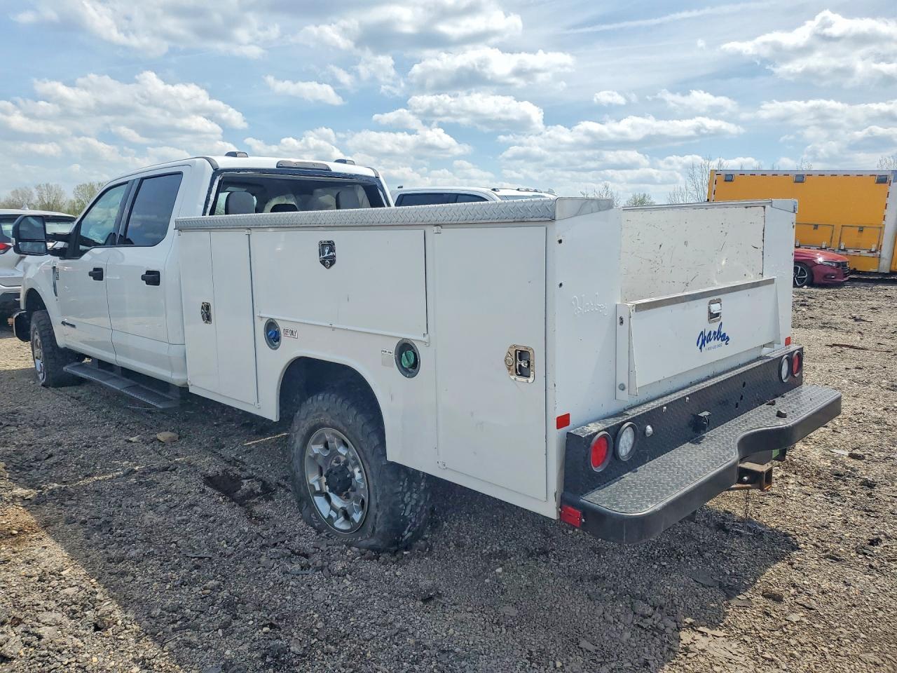 2022 Ford F350 Super Duty - Image 2