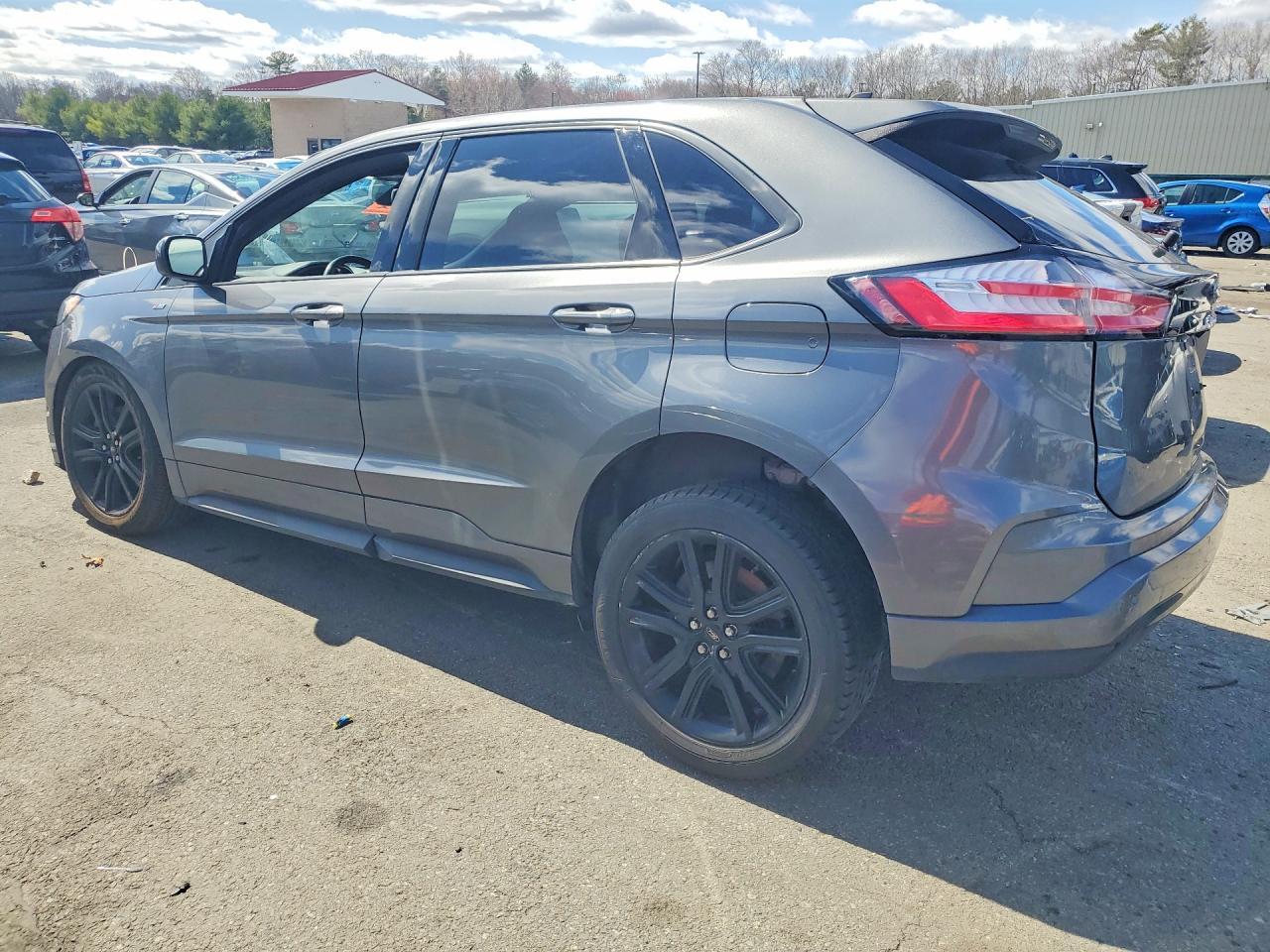 2022 Ford Edge - Image 2