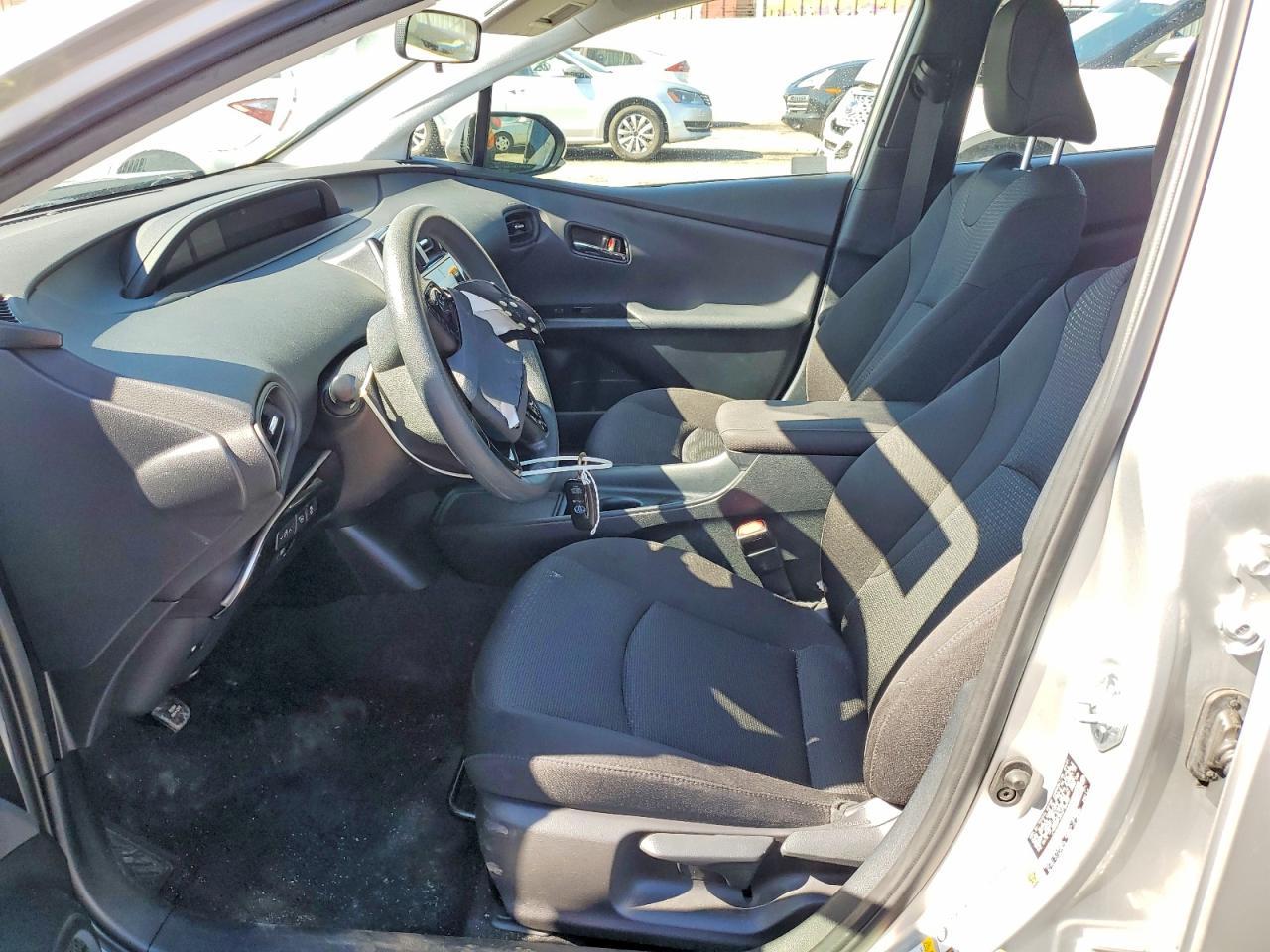 2022 Toyota Prius Le - Фото 7