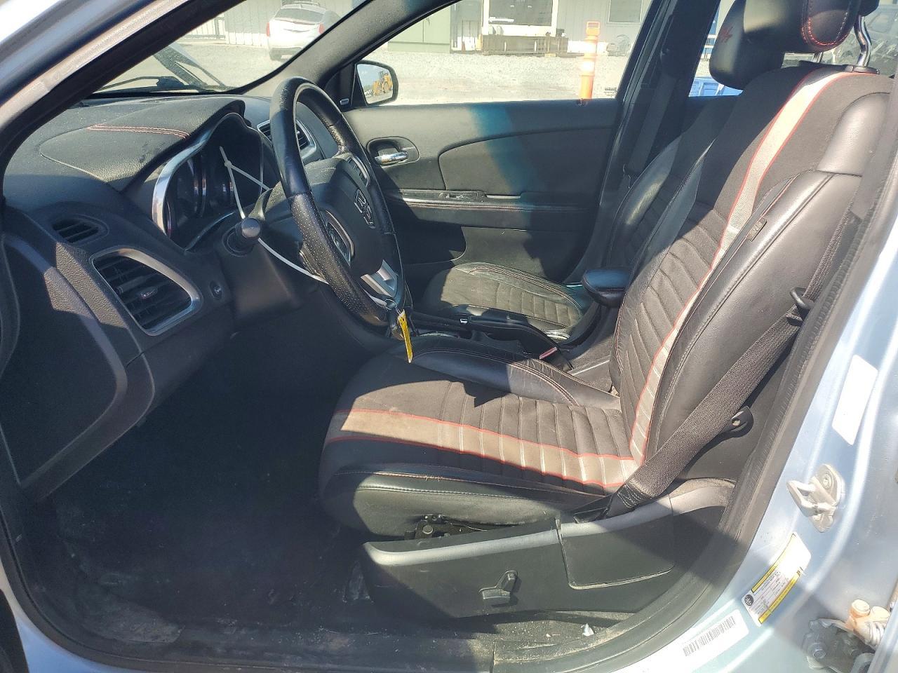 2013 Dodge Avenger R - Image 7