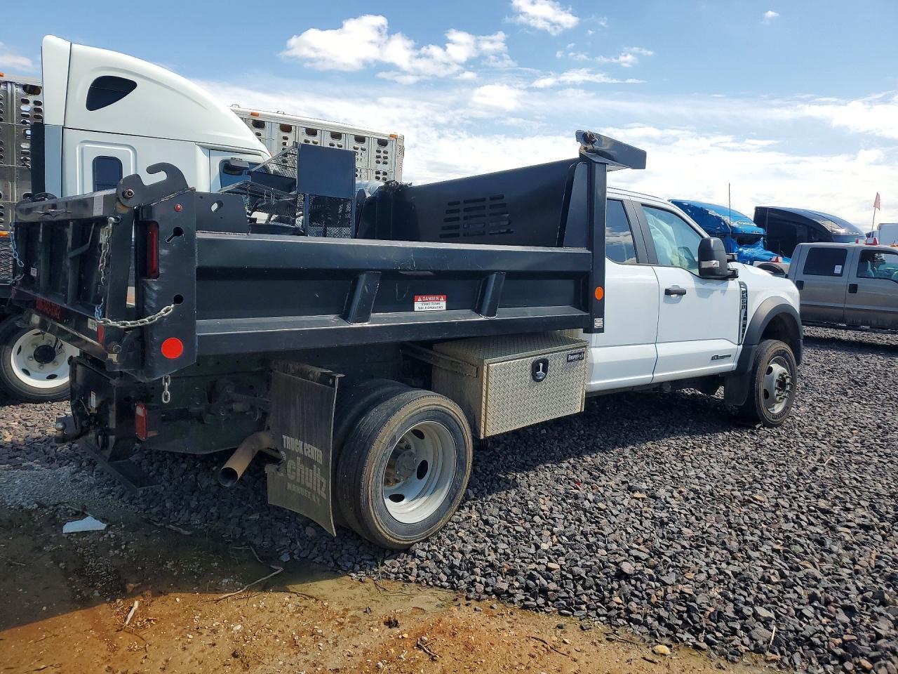 2023 Ford F550 Super Duty - Фото 3