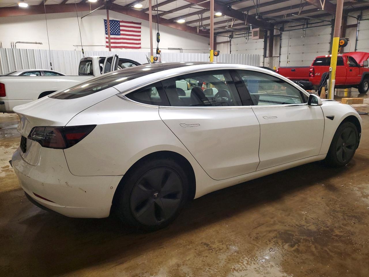 2020 Tesla Model 3 - Фото 3