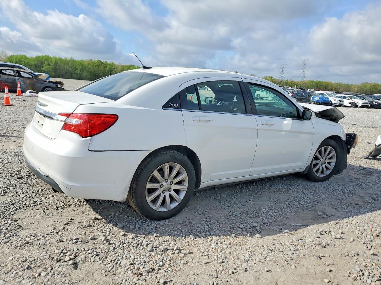 2012 Chrysler 200 Touring - Фото 3