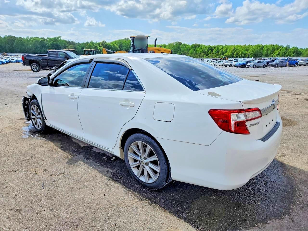 2013 Toyota Camry Xle V6 - Image 2