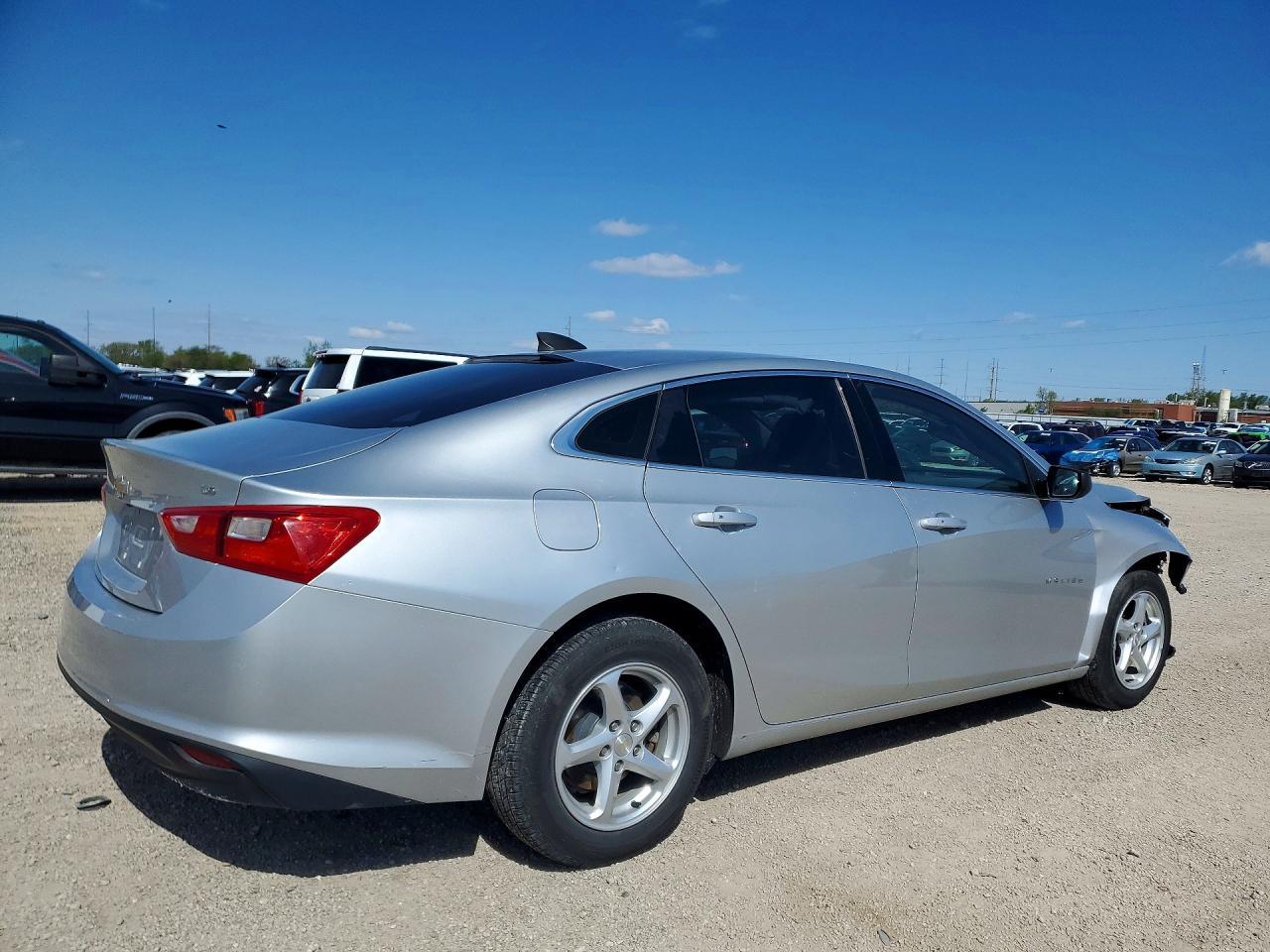 2016 Chevrolet Malibu Ls - Фото 3
