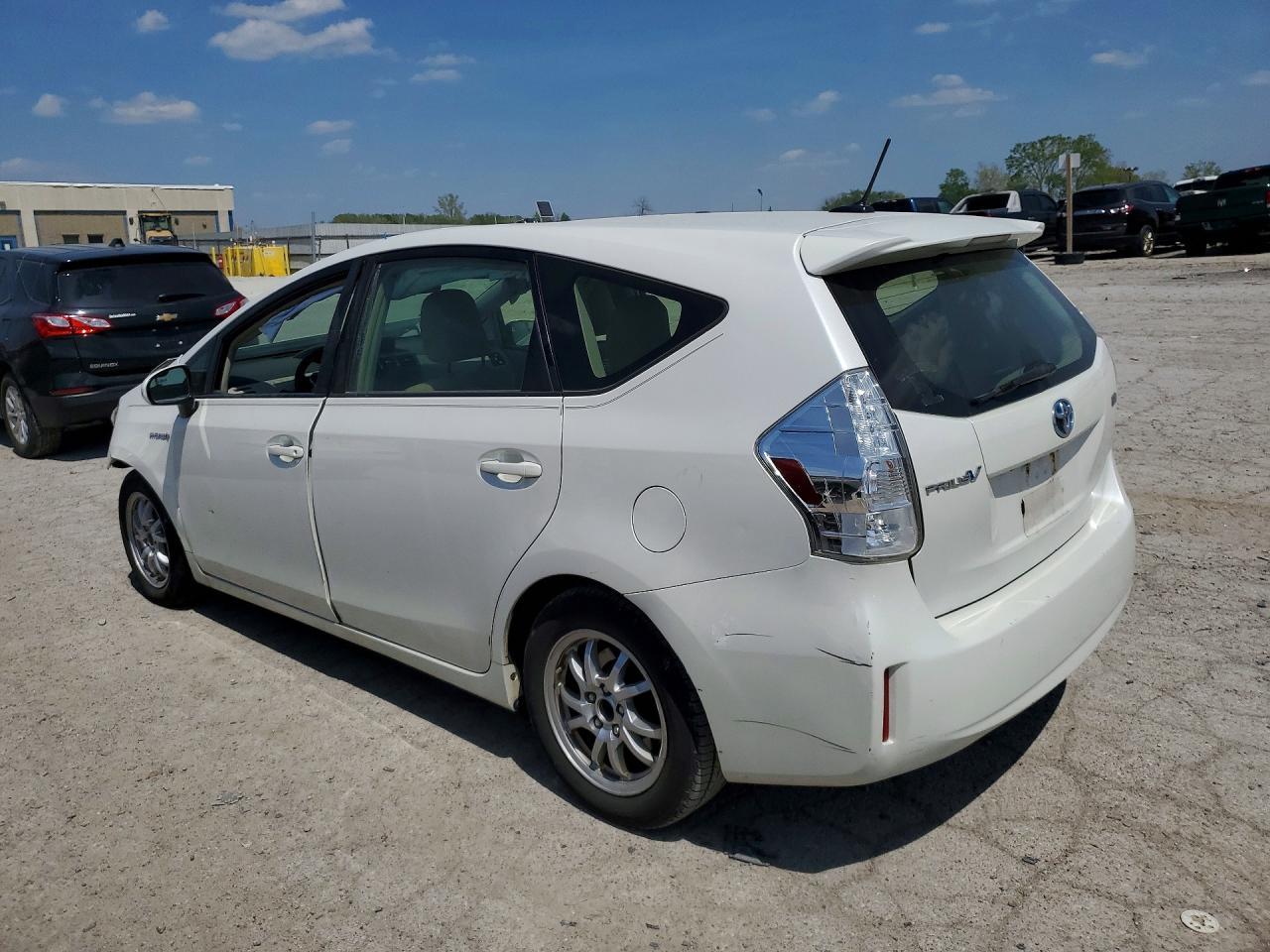 2013 Toyota Prius V Three - Фото 2