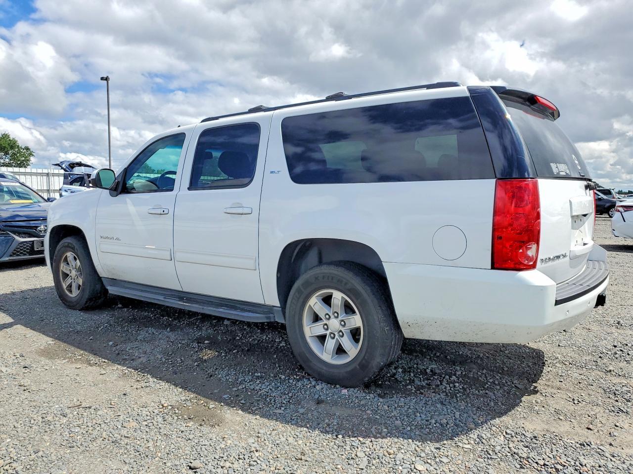 2014 GMC Yukon Xl C1500 Slt - Image 2