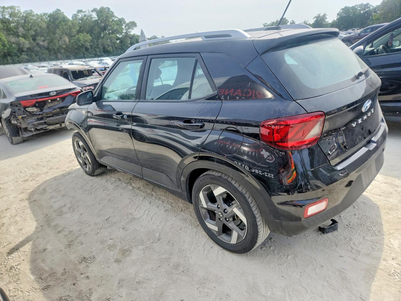 2023 Hyundai Venue Sel - Image 2