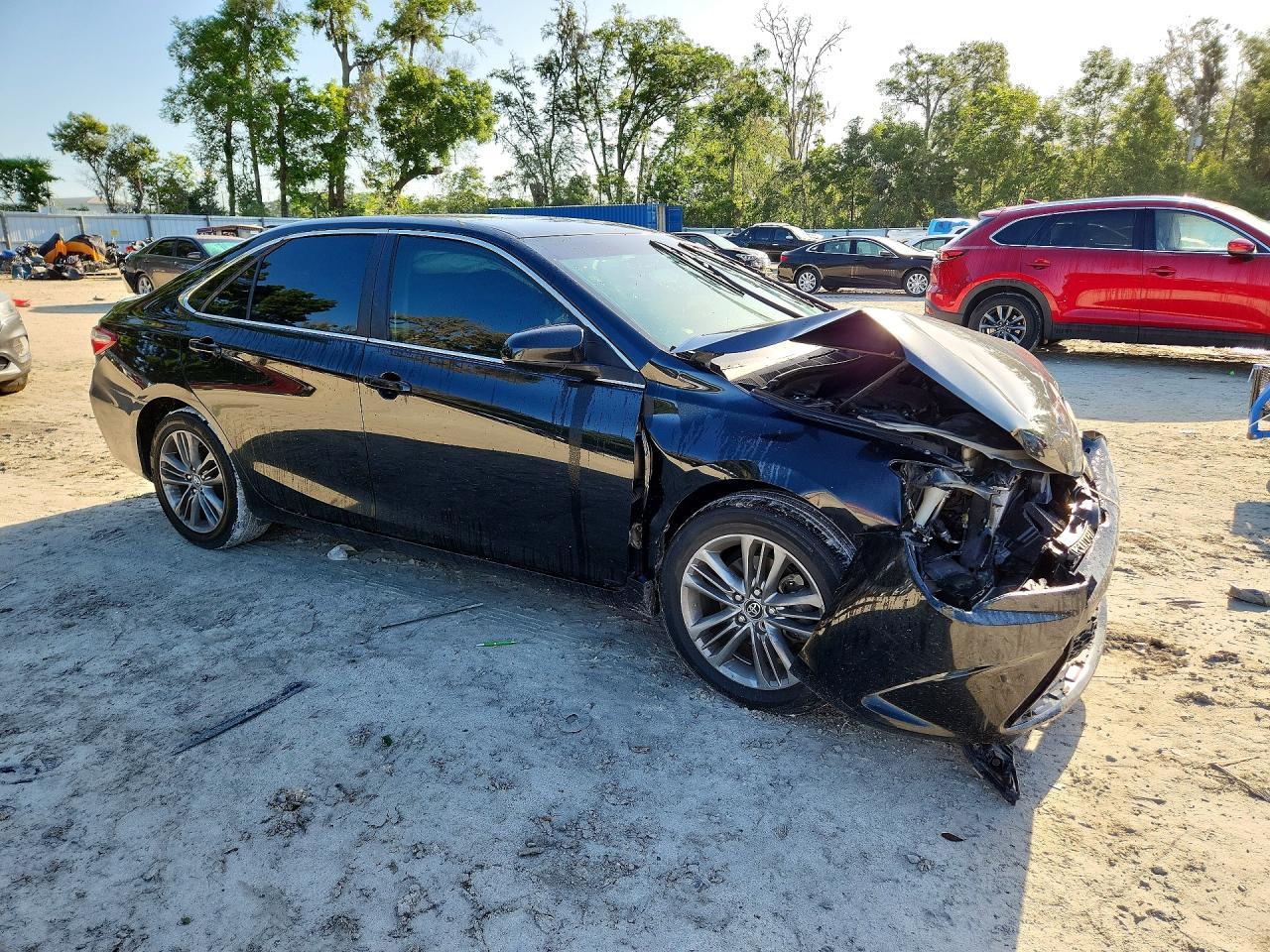 2017 Toyota Camry Se - Фото 4