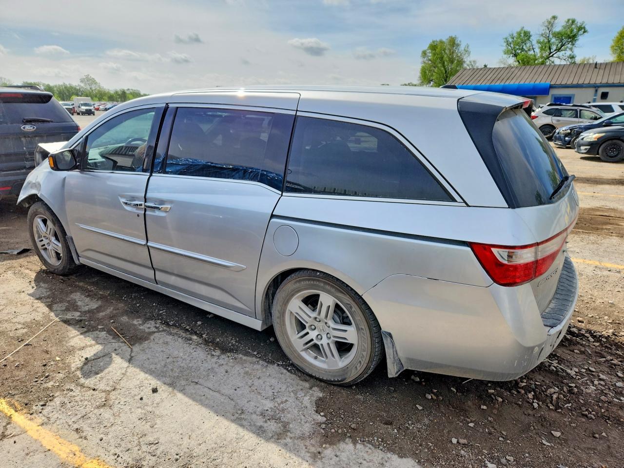 2013 Honda Odyssey Touring - Image 2
