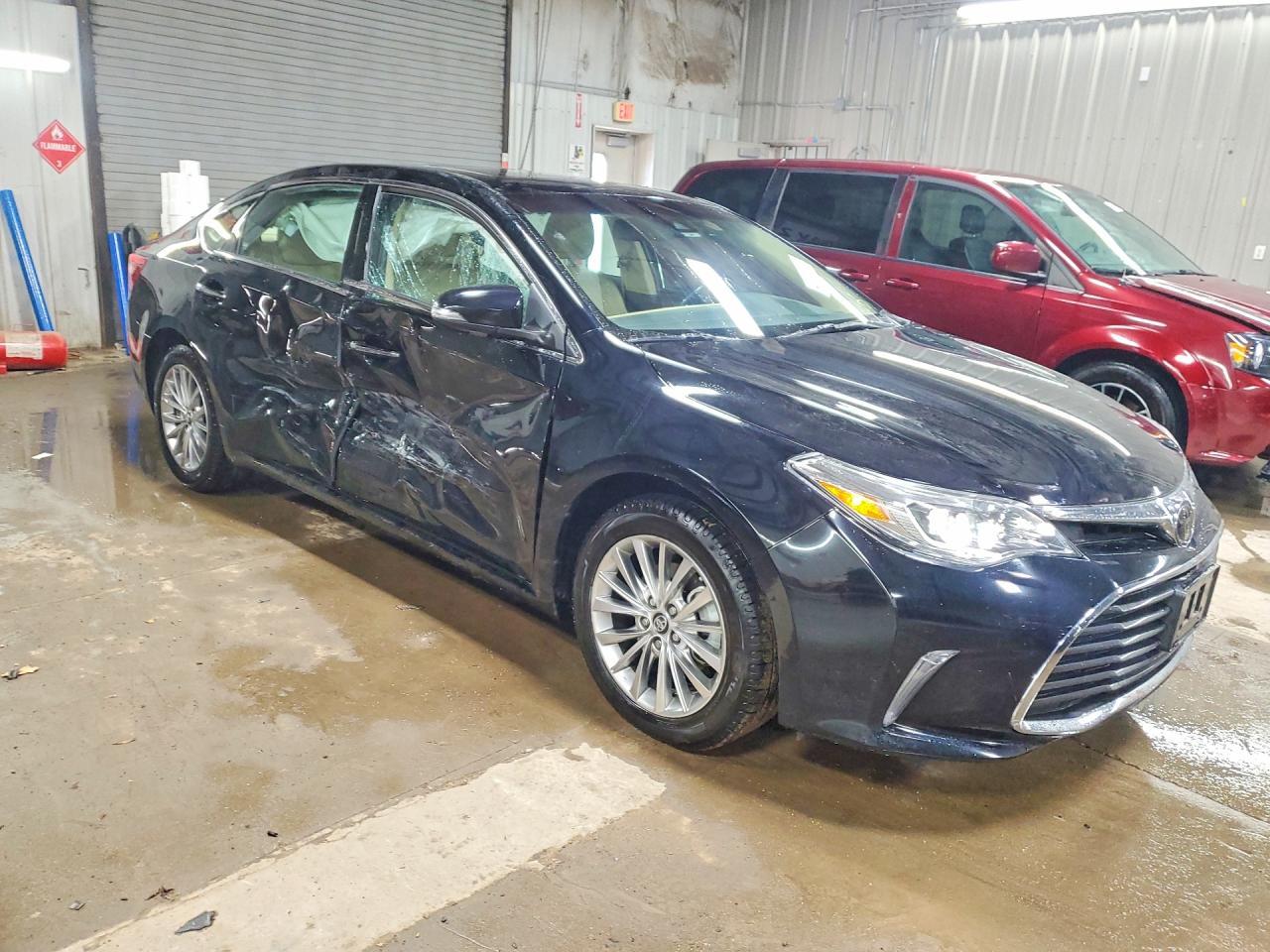 2018 Toyota Avalon Limited - Image 4