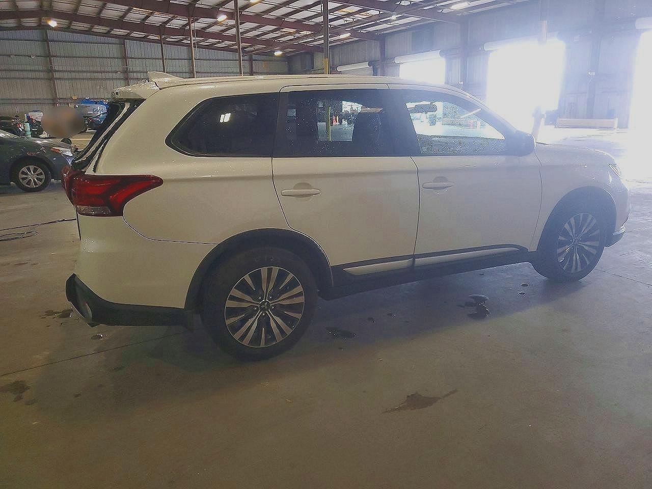 2020 Mitsubishi Outlander Es - Image 3
