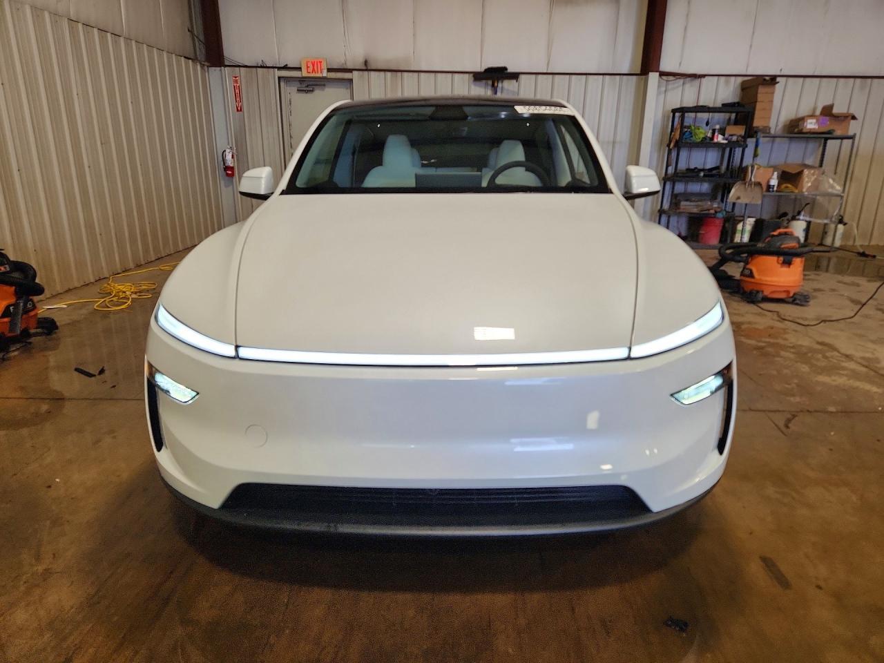 2026 Tesla Model Y - Фото 5