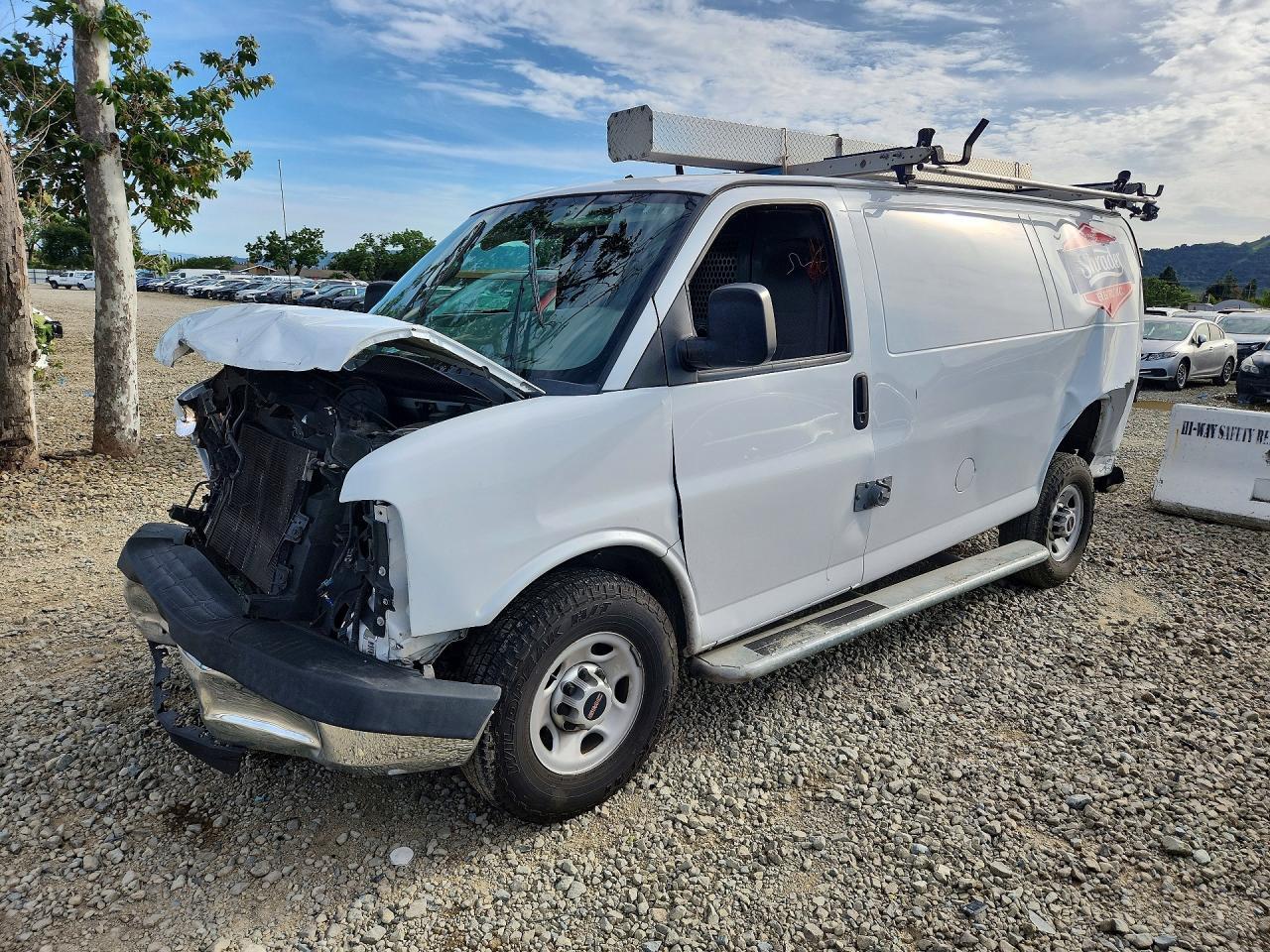 2015 GMC Savana G2500 Utility / Service Van