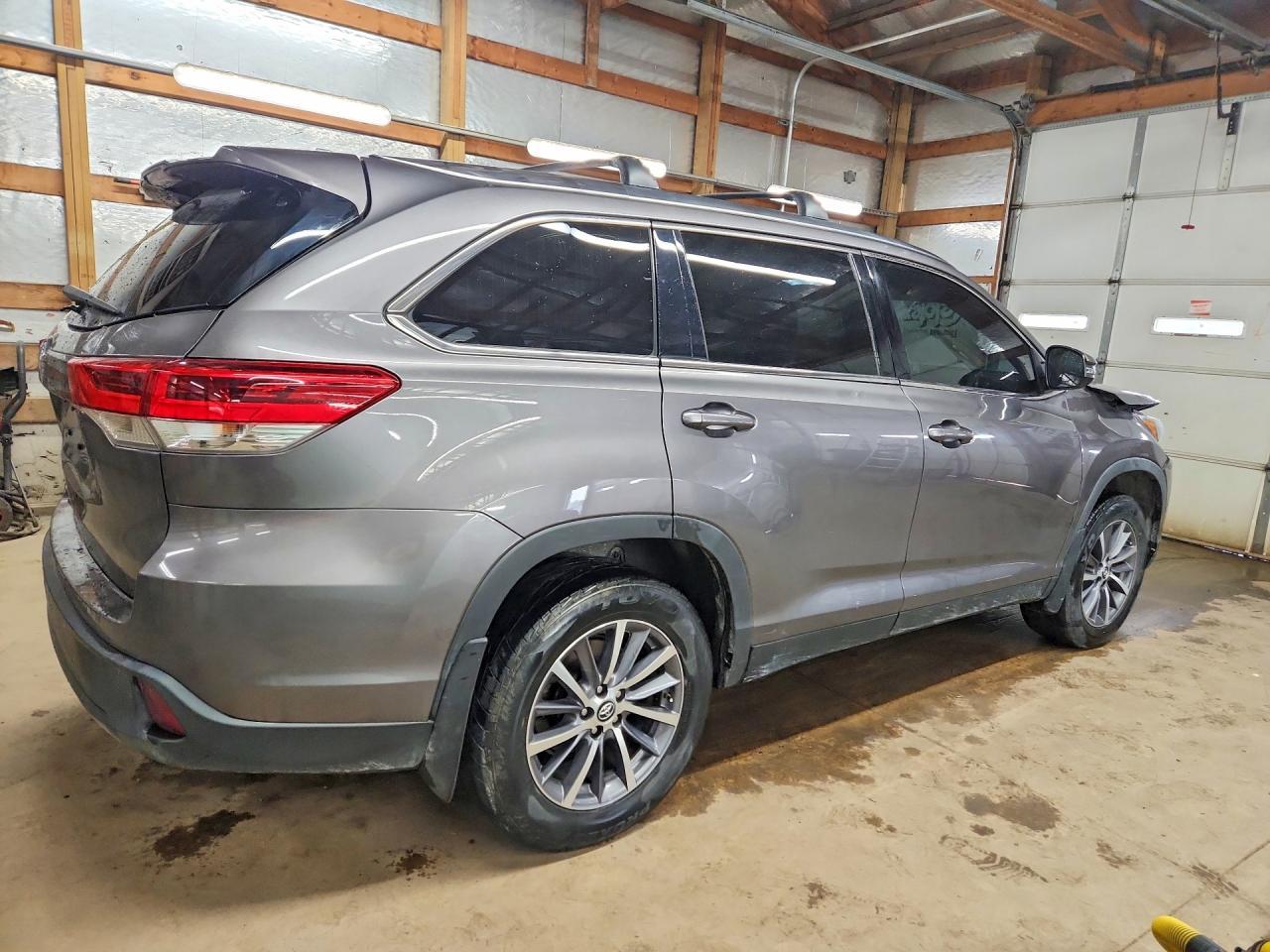 2019 Toyota Highlander Xle - Image 3