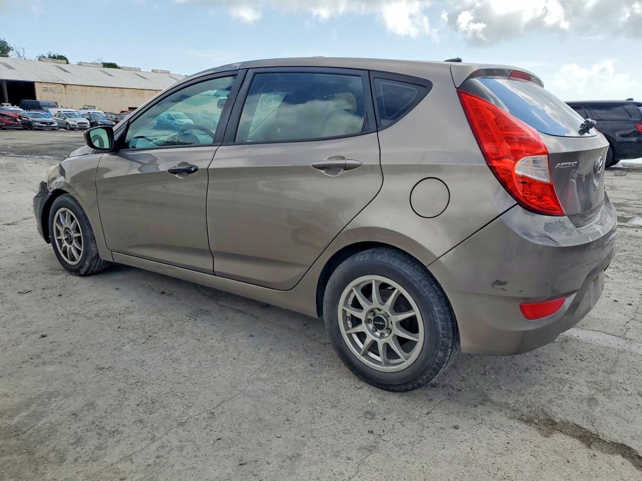 2013 Hyundai Accent Gs - Фото 2