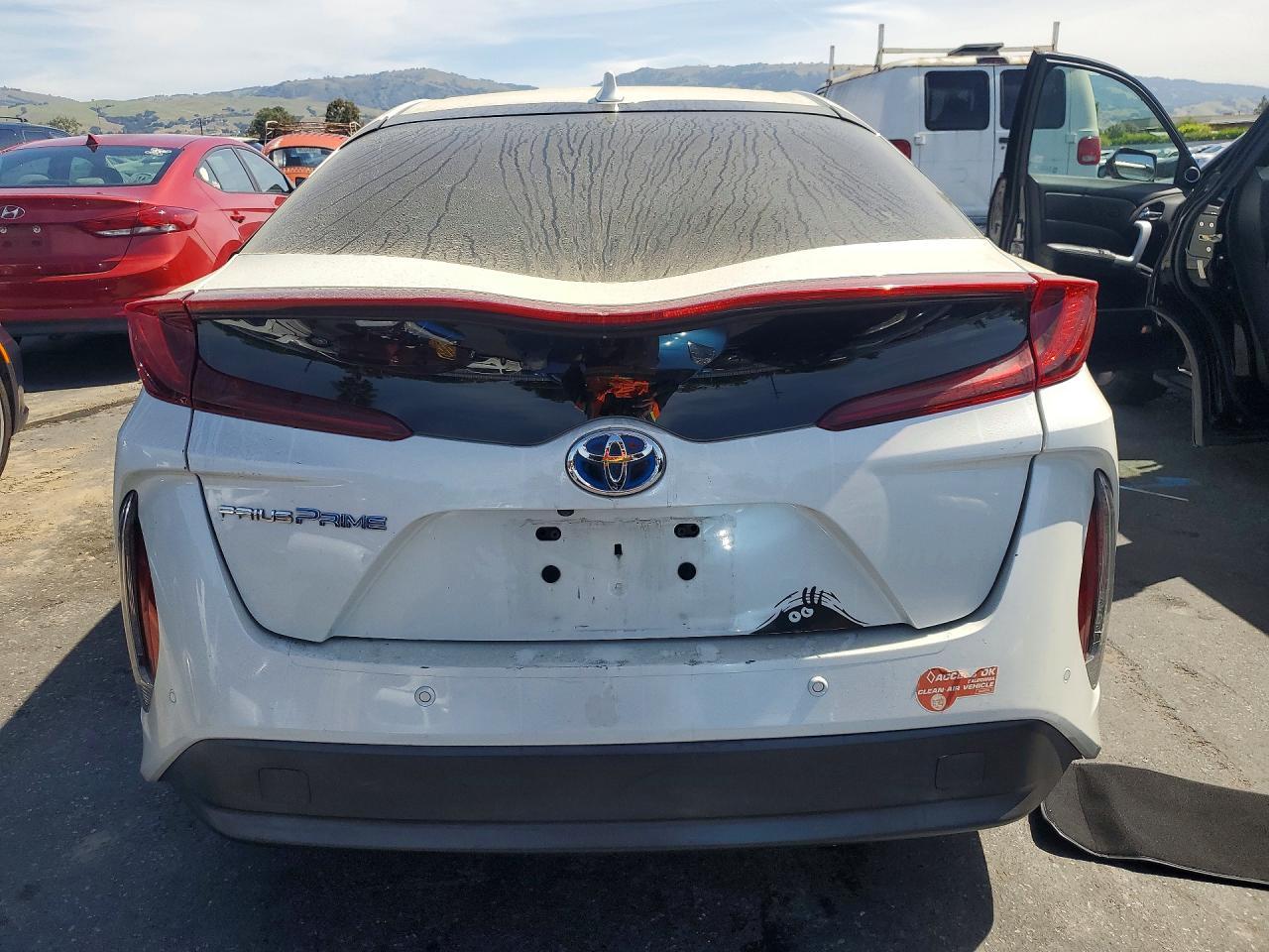 2017 Toyota Prius Prime Advanced - Image 6