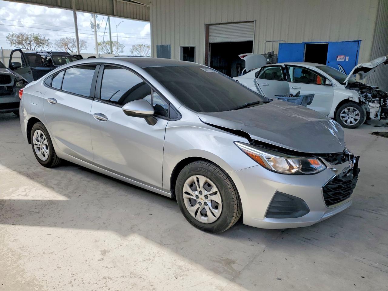 2019 Chevrolet Cruze Ls - Image 4