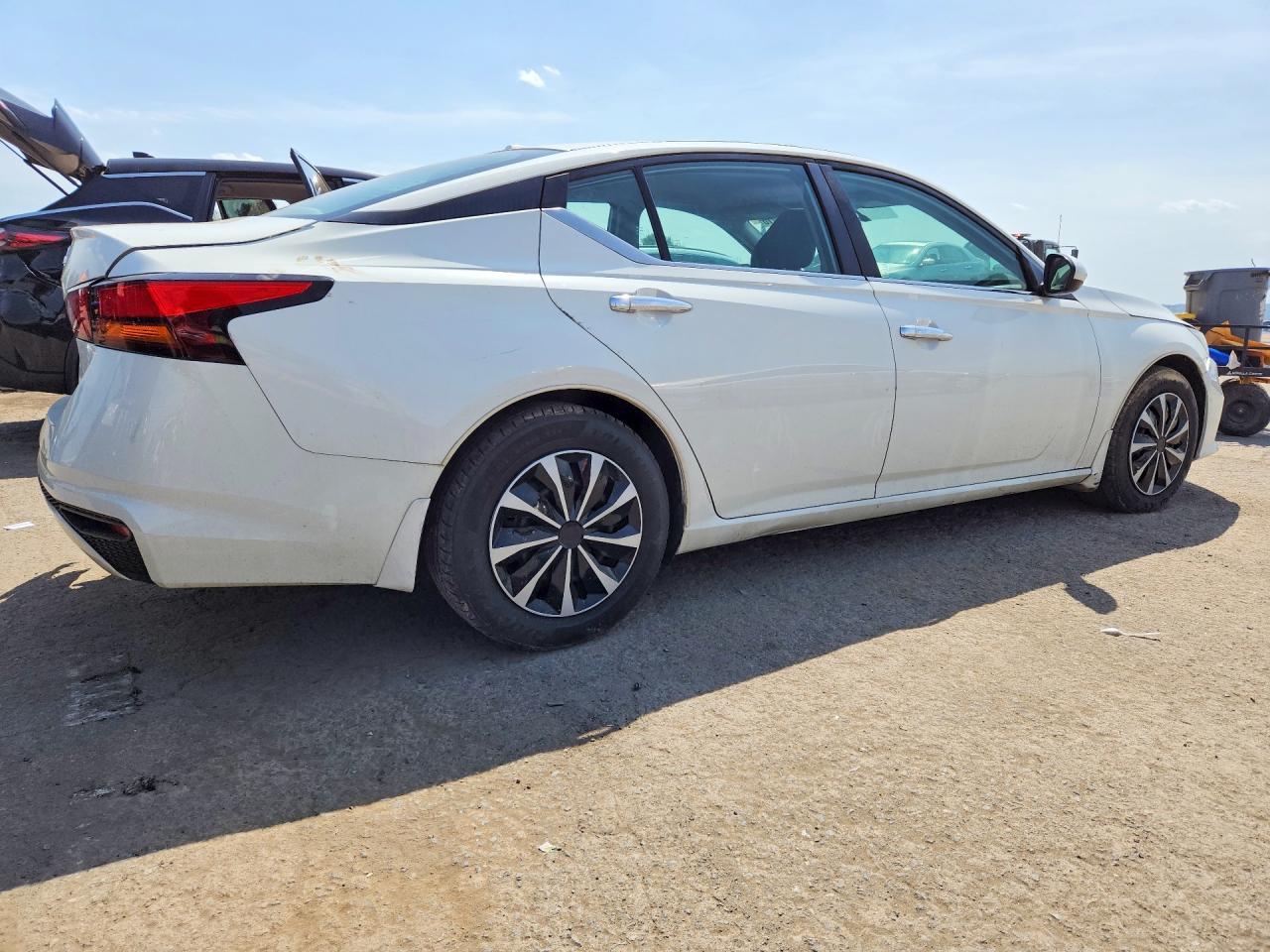 2019 Nissan Altima - Image 3
