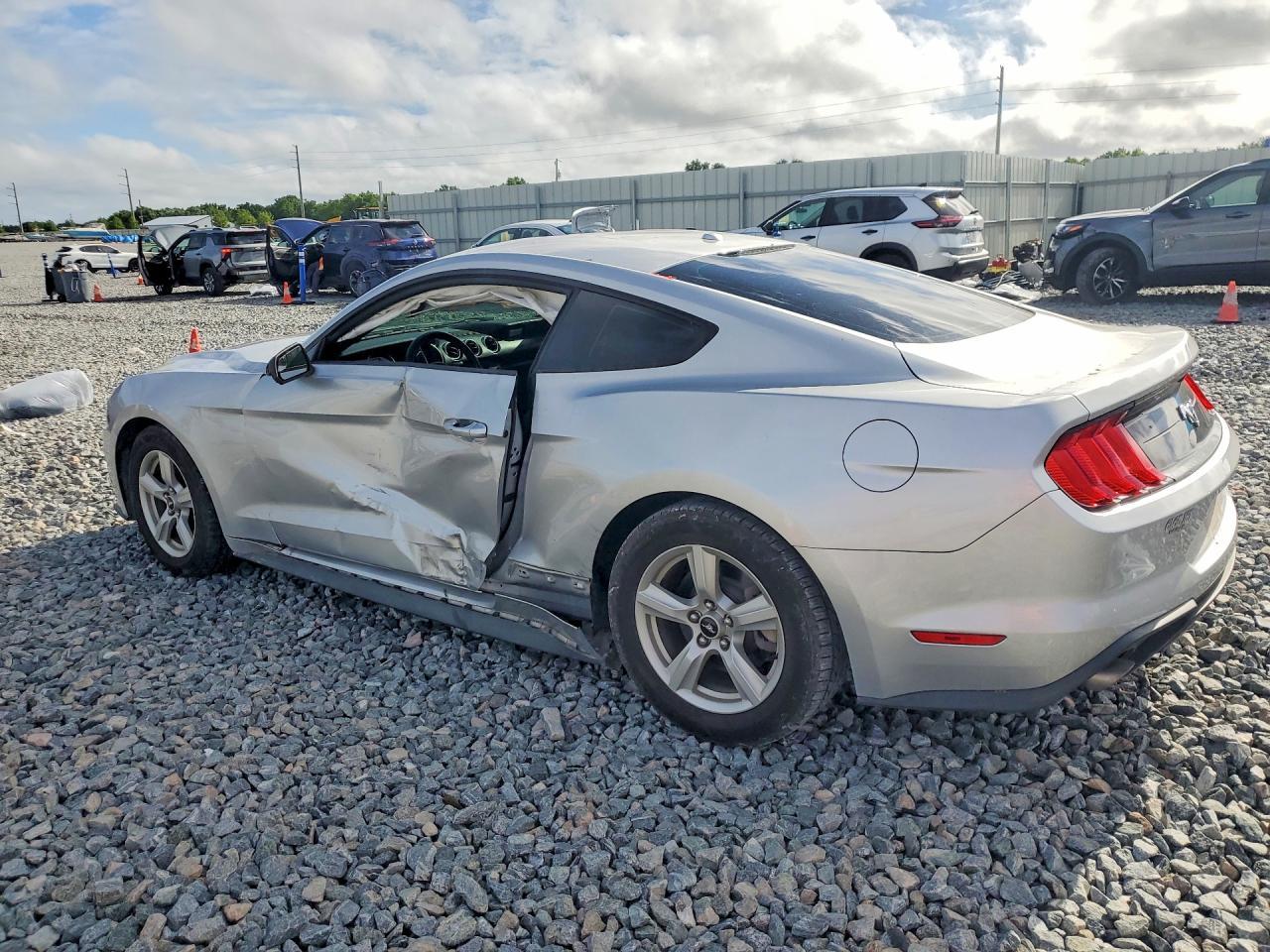2019 Ford Mustang - Фото 2