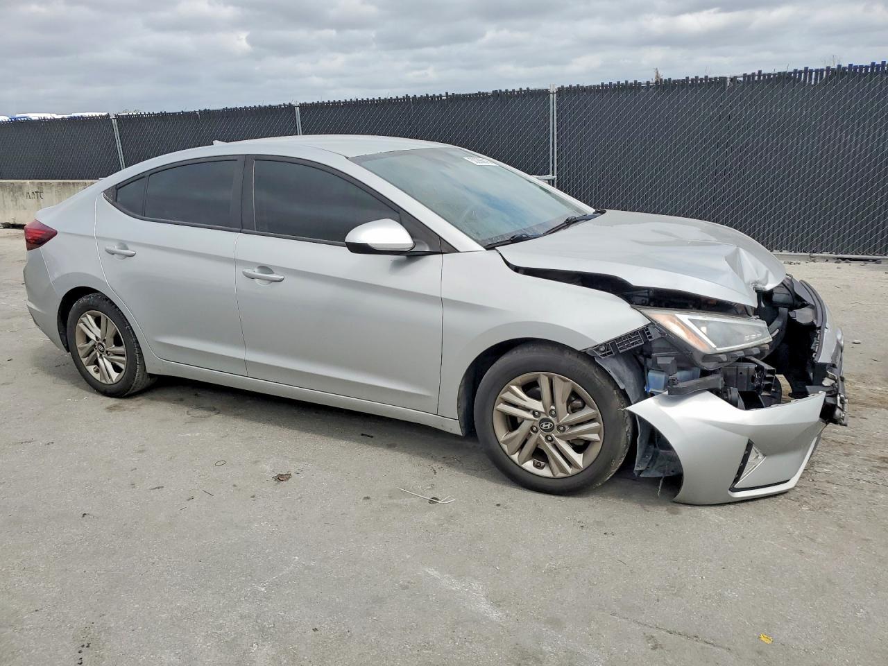 2019 Hyundai Elantra Sel - Фото 4