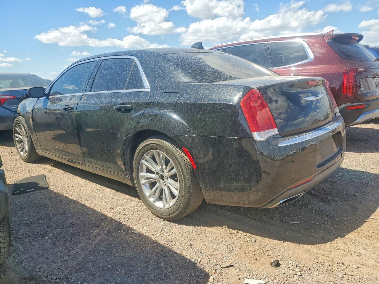 2016 Chrysler 300 Limited - Фото 2