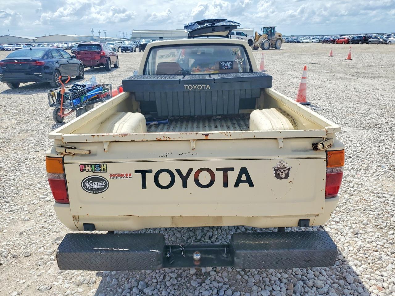 1984 Toyota Pickup Base - Фото 6